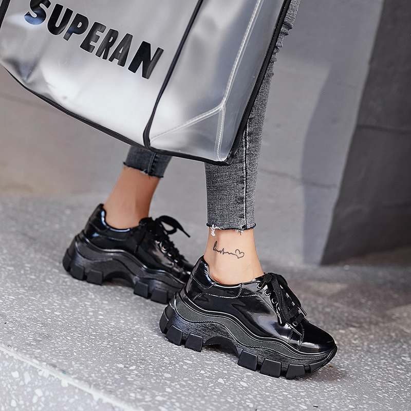 Leather round high bottom lace sneakers