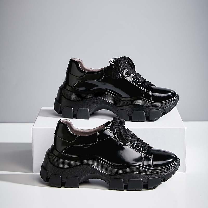 Leather round high bottom lace sneakers