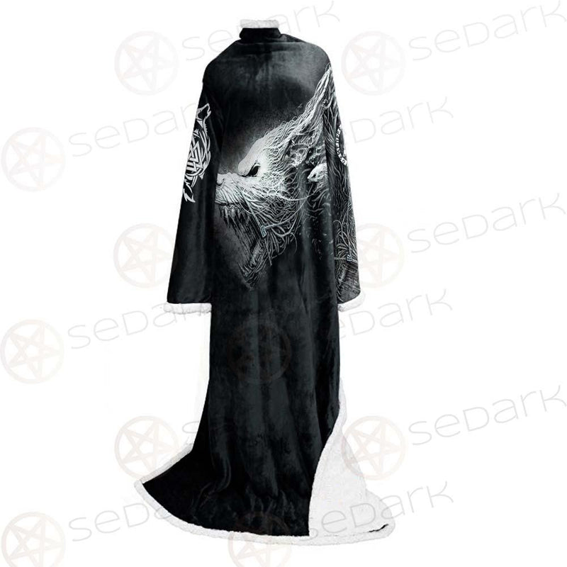 Viking Tree SED-0425 Sleeved Blanket