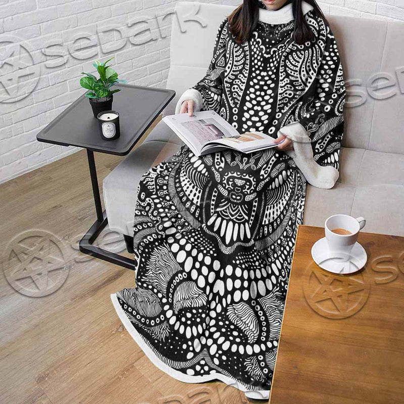Psychedelic Black And White SED-1107 Sleeved Blanket