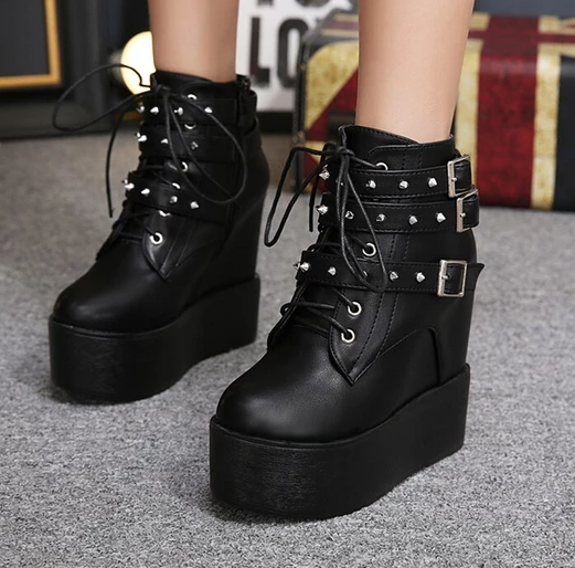 New Women Rivests Boots