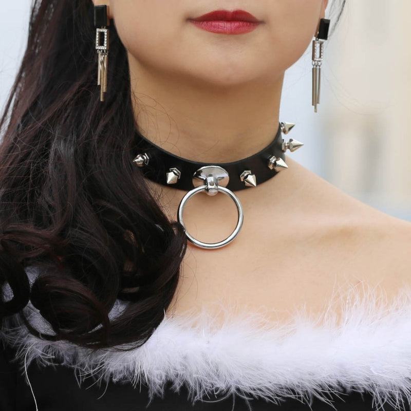 Sexy O-ring Spiked choker